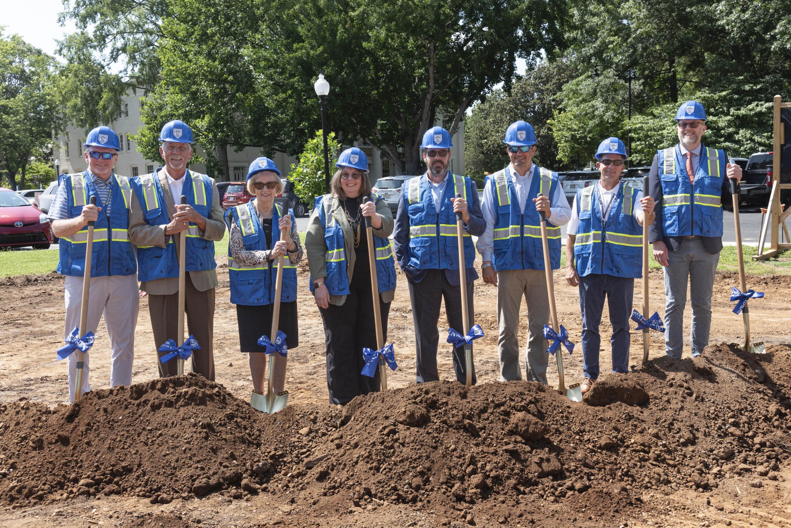 Nazaretian 校友 House & 欢迎中心 Groundbreaking Ceremony